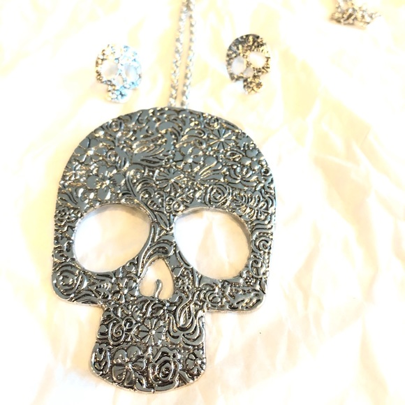 💗Embossed skull necklace and earrings set (NEW)💗 - Picture 3 of 4